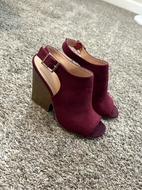 Women's Open-Toe Slingback Heels in Burgundy